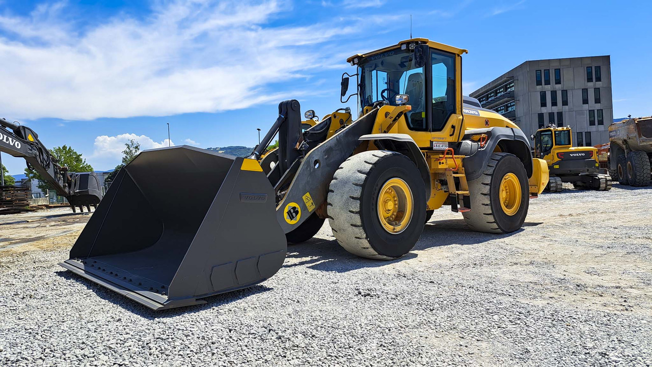 VOLVO L120H - Wheel loader: gambar 1 VOLVO L120H - Wheel loader: gambar 1
