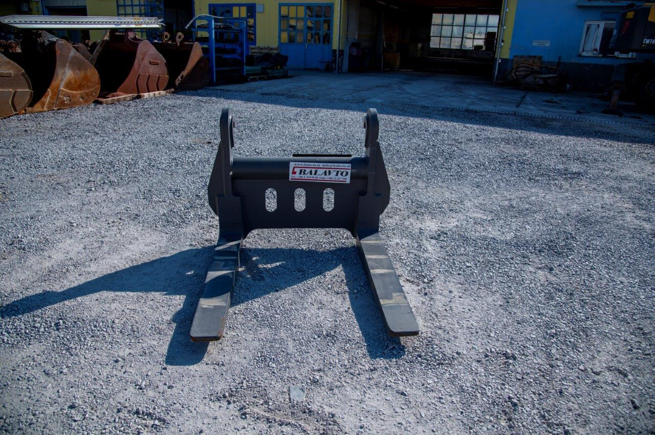 VOLVO pallet forks 1450 mm for 6-12 ton loaders - Garpu rumput untuk Loader konstruksi: gambar 1 VOLVO pallet forks 1450 mm for 6-12 ton loaders - Garpu rumput untuk Loader konstruksi: gambar 1