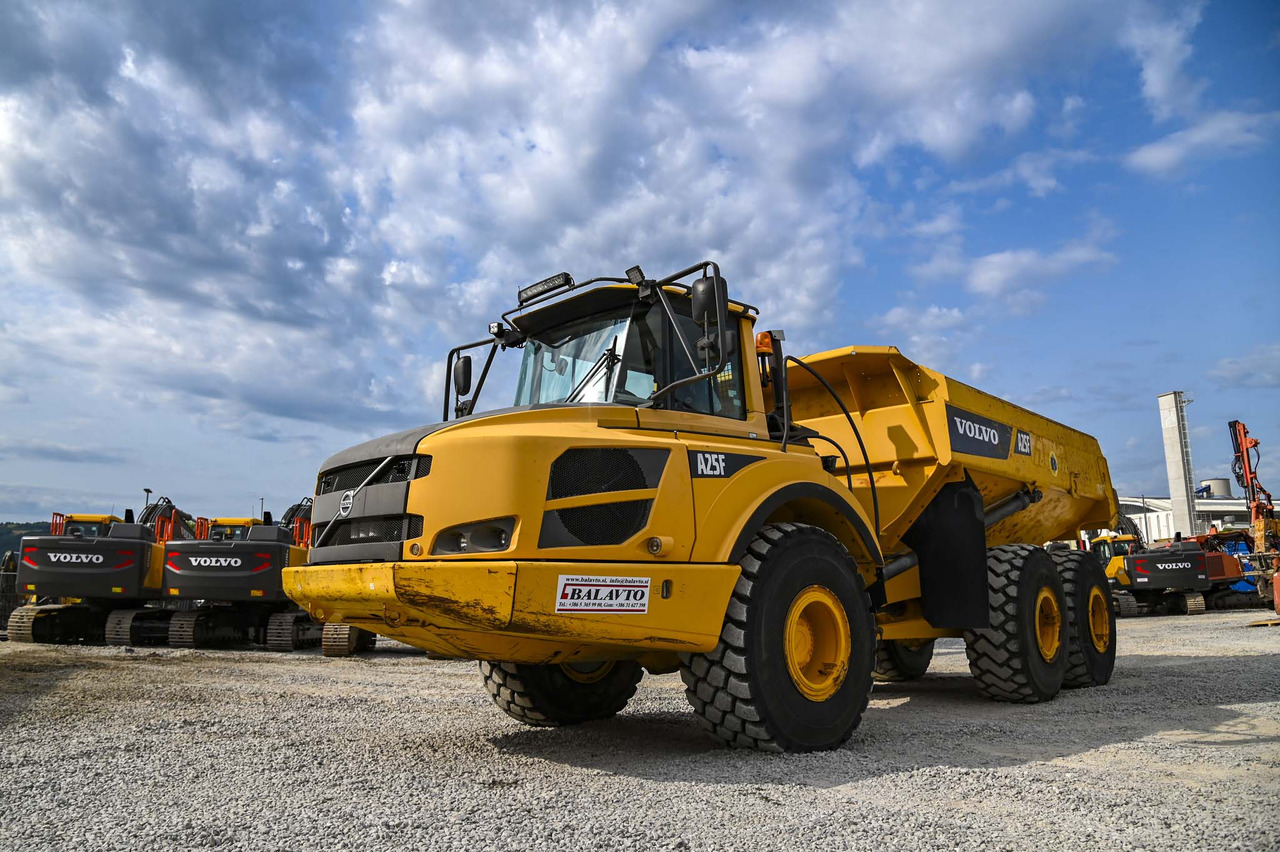 Volvo A25F - Tempat sampah artikulasi: gambar 1 Volvo A25F - Tempat sampah artikulasi: gambar 1