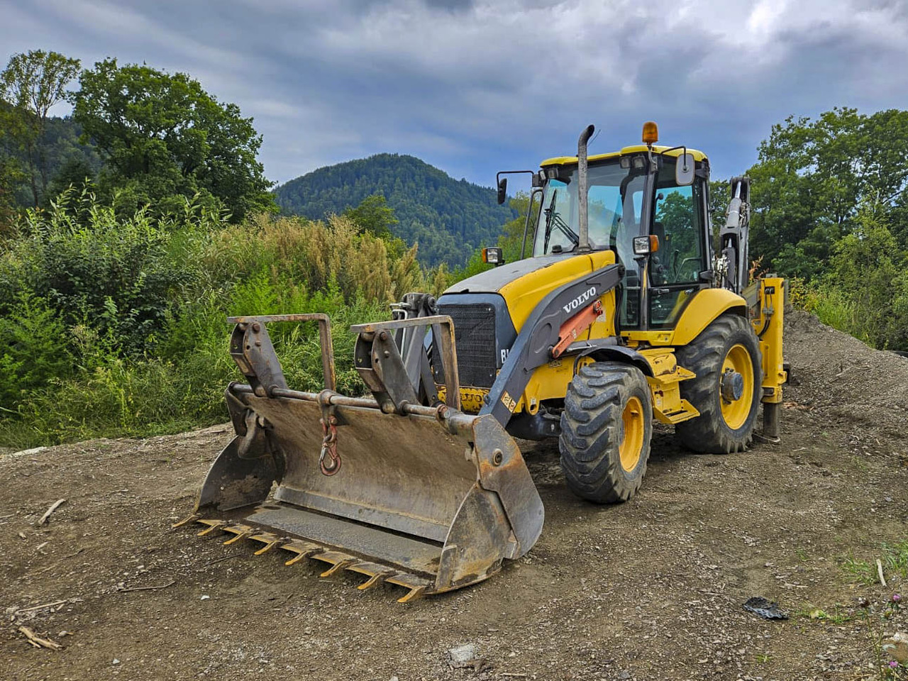 Volvo BL71 - Backhoe loader: gambar 1 Volvo BL71 - Backhoe loader: gambar 1