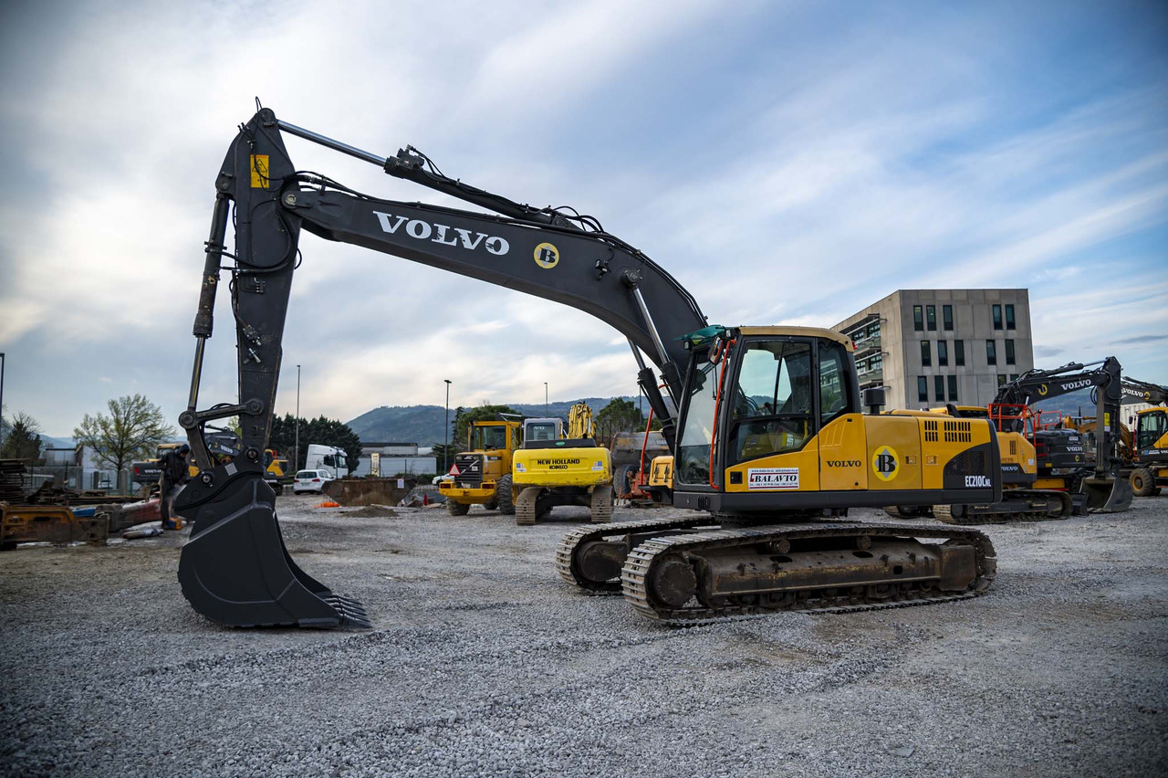 Volvo EC210CNL - Ekskavator perayap: gambar 2 Volvo EC210CNL - Ekskavator perayap: gambar 2