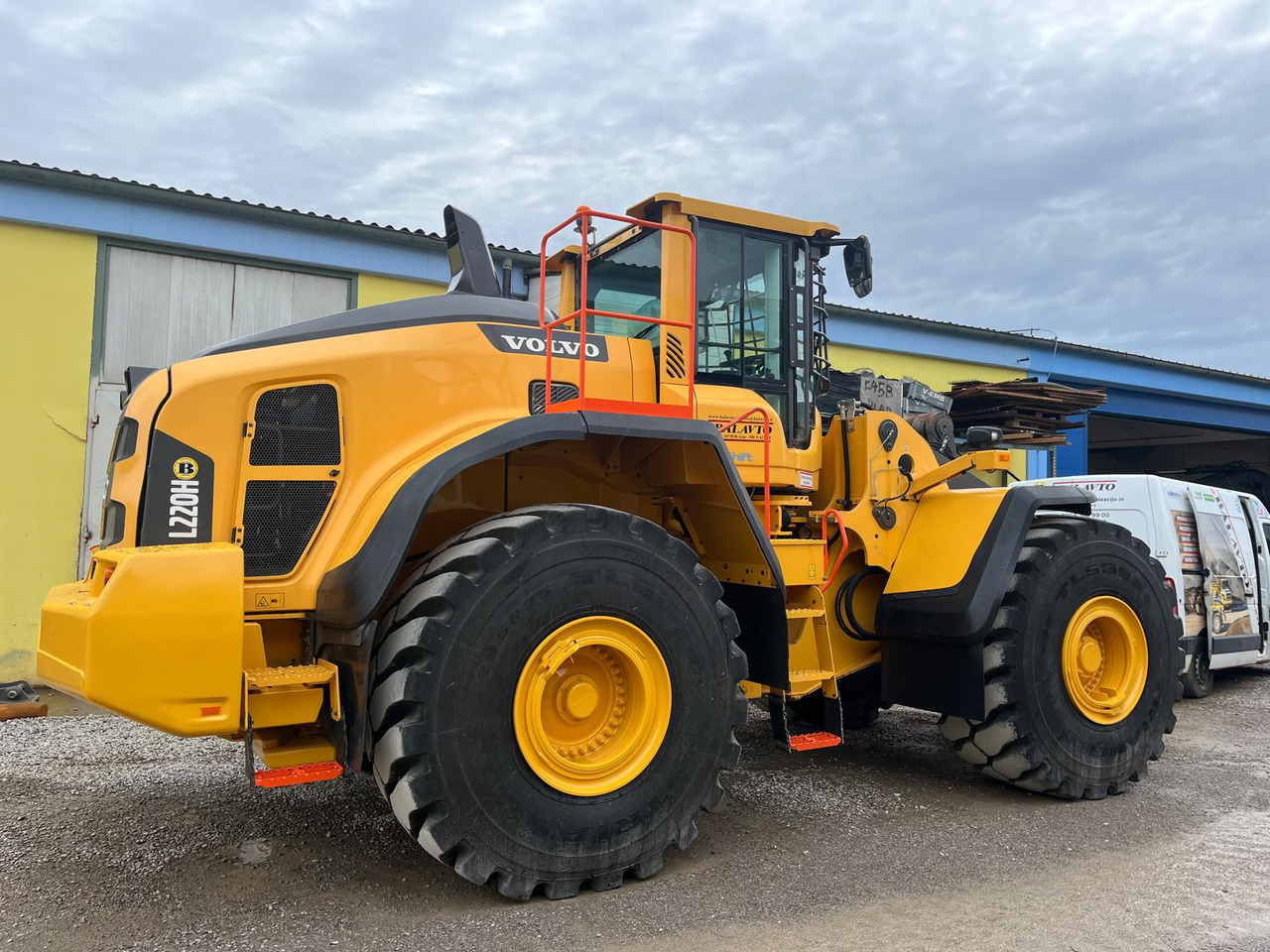 Volvo L220H - Wheel loader: gambar 1 Volvo L220H - Wheel loader: gambar 1