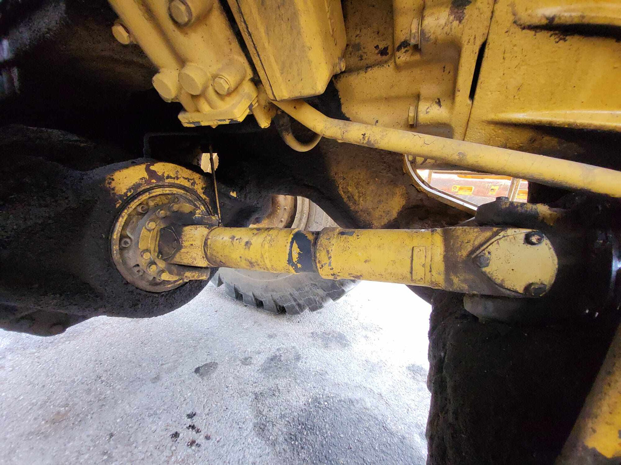 Volvo drive shaft - Poros penggerak untuk Loader konstruksi: gambar 1 Volvo drive shaft - Poros penggerak untuk Loader konstruksi: gambar 1