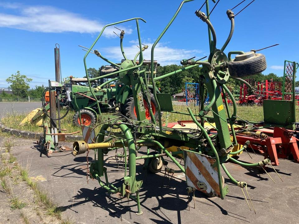 Krone KW 5.50 Wender, Heuer, Zetter hydr. Grenzstreueinrichtung - Tedder/ Menyapu: gambar 1 Krone KW 5.50 Wender, Heuer, Zetter hydr. Grenzstreueinrichtung - Tedder/ Menyapu: gambar 1