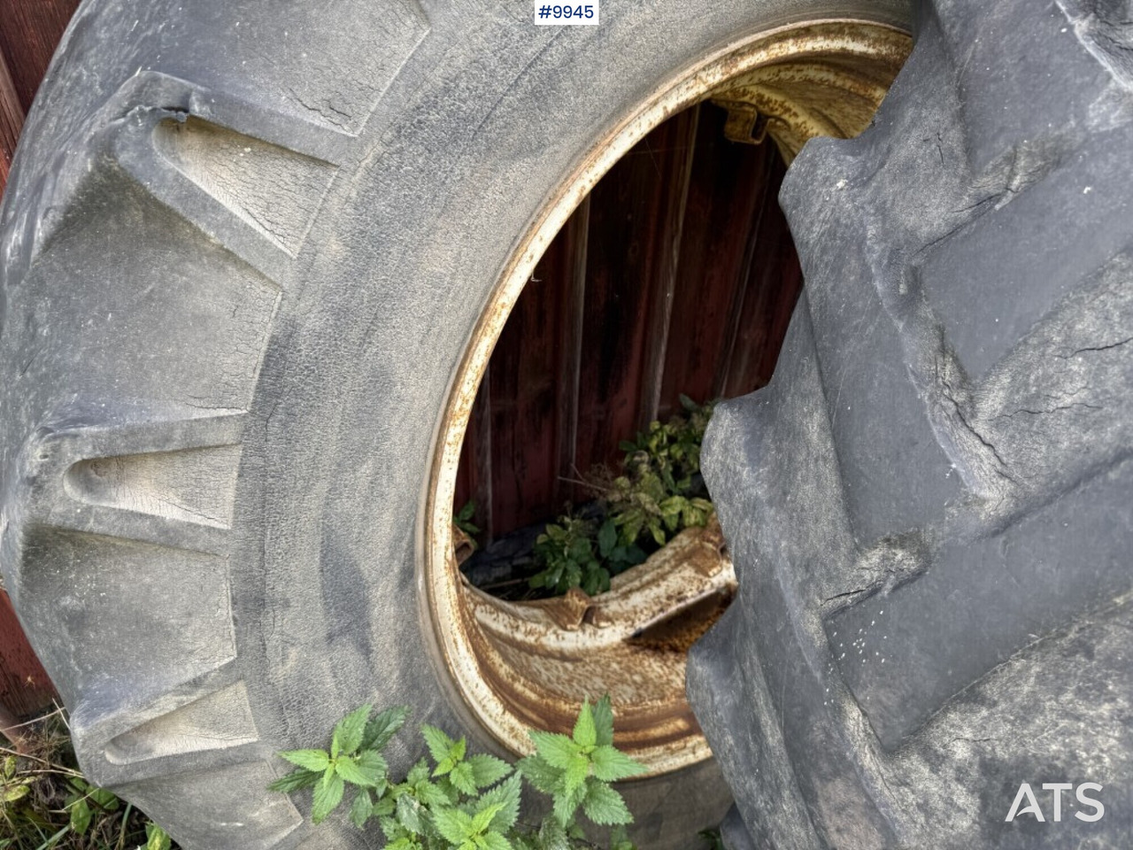 2 tractor tires with rims and rings - Roda untuk Traktor: gambar 5 2 tractor tires with rims and rings - Roda untuk Traktor: gambar 5