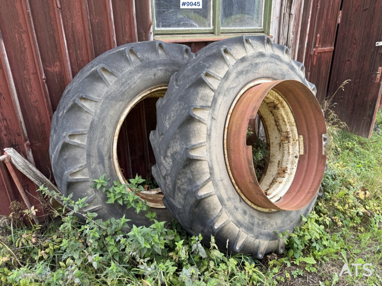 2 tractor tires with rims and rings - Roda untuk Traktor: gambar 1 2 tractor tires with rims and rings - Roda untuk Traktor: gambar 1