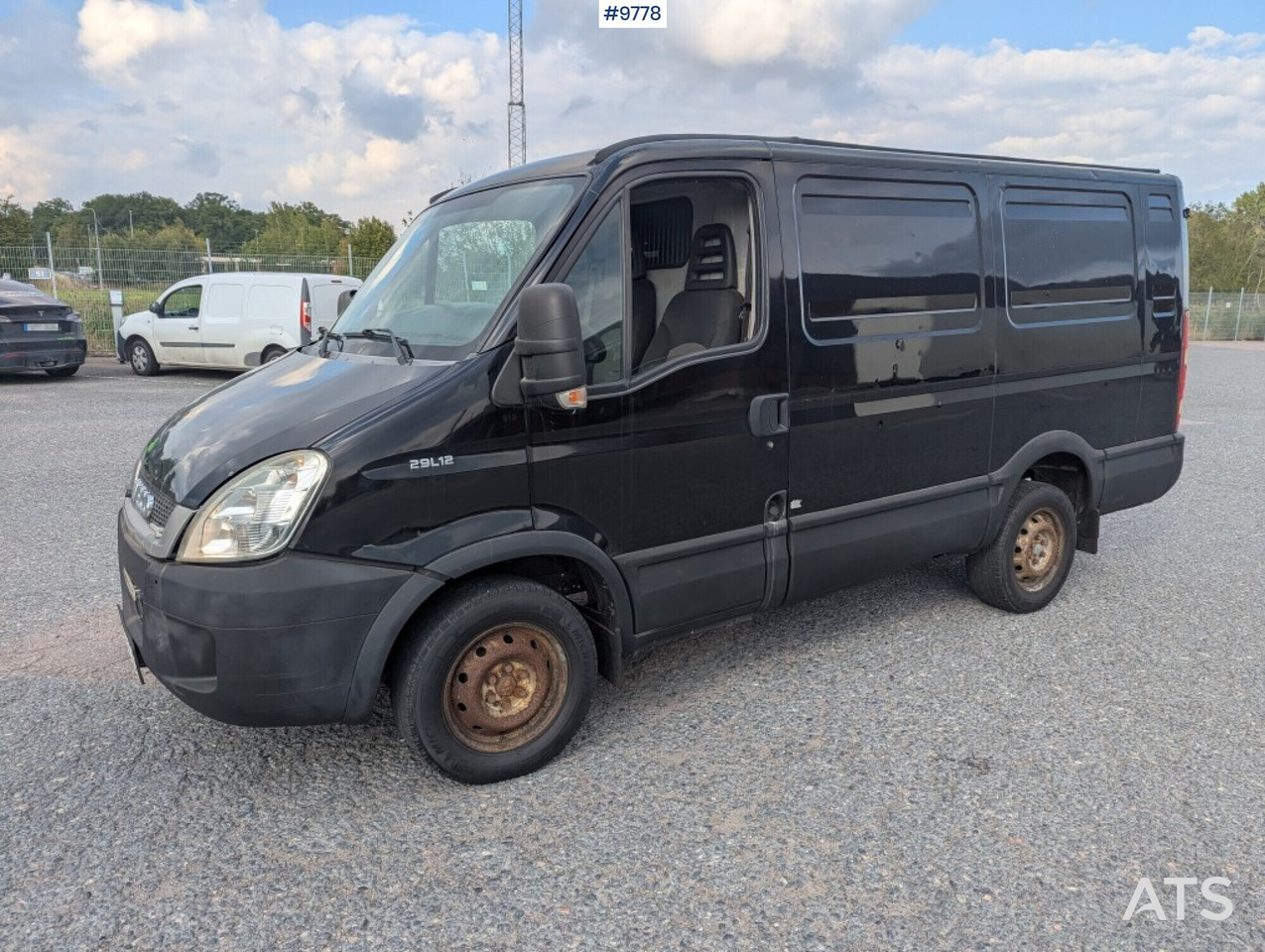 Box Truck Iveco Daily 29L12A V-300 - Van panel: gambar 1 Box Truck Iveco Daily 29L12A V-300 - Van panel: gambar 1