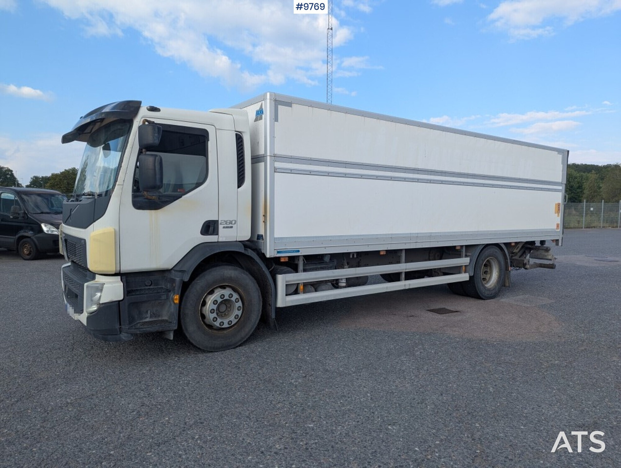 Box Truck Volvo FE 4X2 with tail lift, height adjustable box - Truk box: gambar 1 Box Truck Volvo FE 4X2 with tail lift, height adjustable box - Truk box: gambar 1