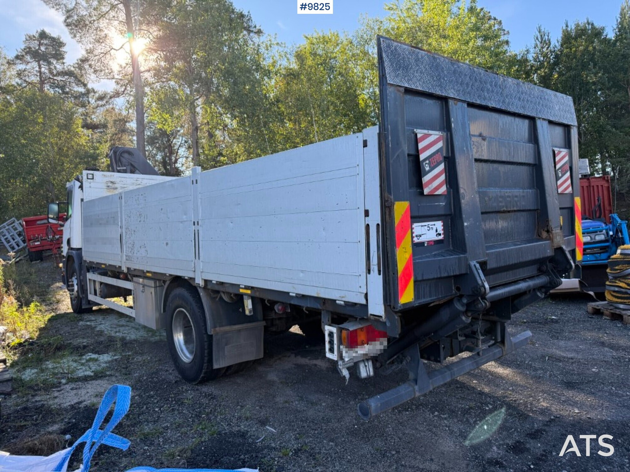 Crane truck Scania P94 230 with tail lift - Truk flatbed, Truk derek: gambar 3 Crane truck Scania P94 230 with tail lift - Truk flatbed, Truk derek: gambar 3