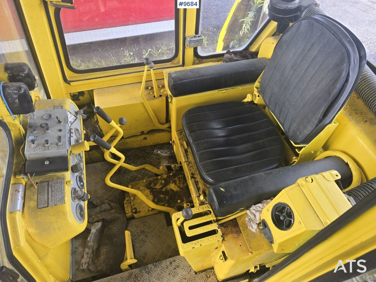 Crawler dozer CAT D4D LGP - Bulldozer: gambar 5 Crawler dozer CAT D4D LGP - Bulldozer: gambar 5
