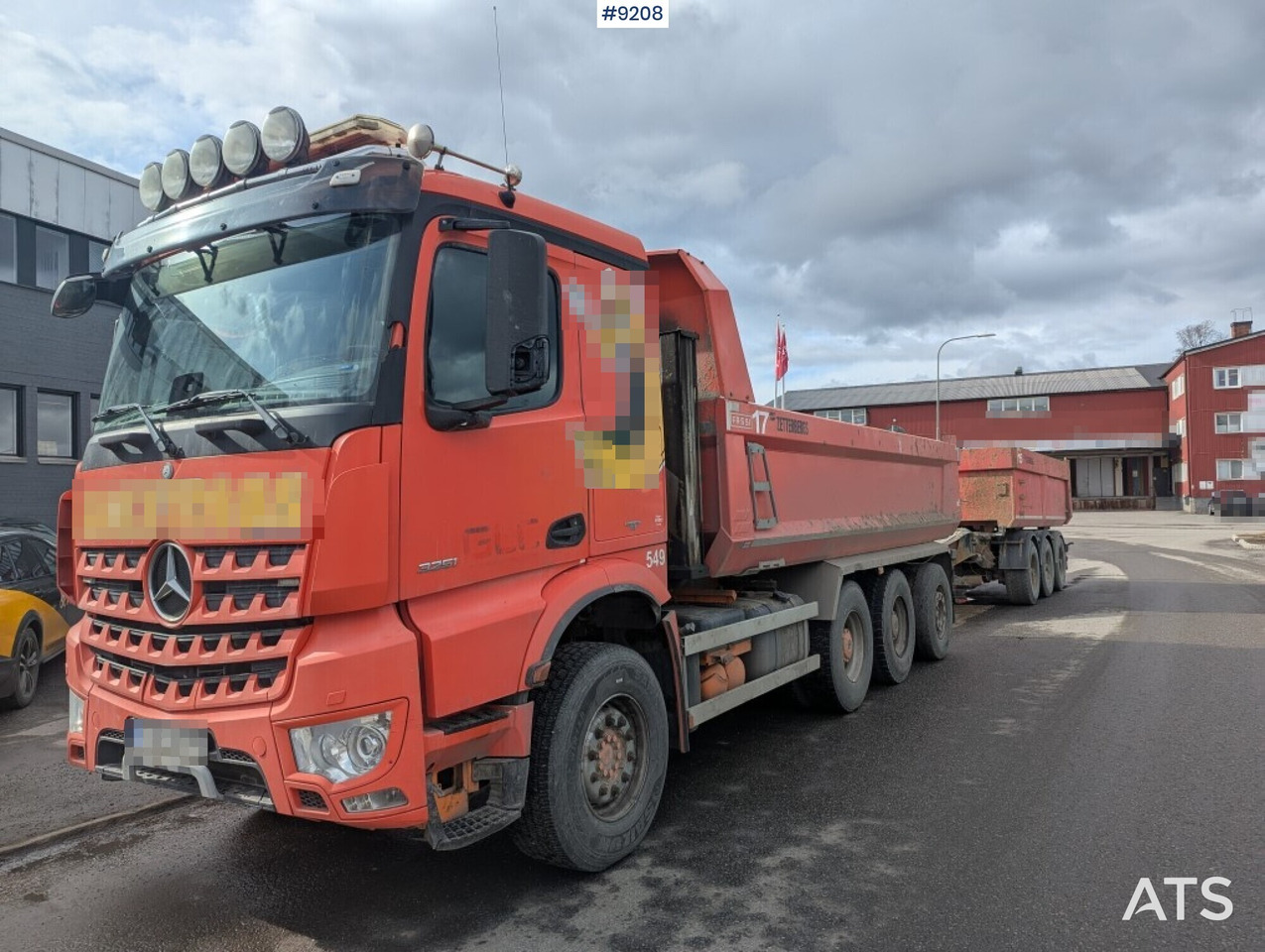 Dump / dozer truck Mercedes Benz Arocs 3251 8X4 with tipper wagon - Truk jungkit: gambar 1 Dump / dozer truck Mercedes Benz Arocs 3251 8X4 with tipper wagon - Truk jungkit: gambar 1
