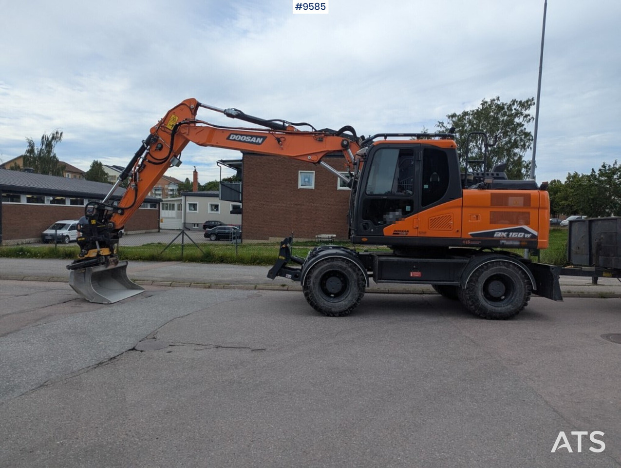Excavator Doosan DX160W-7 with tipper (SEE VIDEO) - Ekskavator roda: gambar 2 Excavator Doosan DX160W-7 with tipper (SEE VIDEO) - Ekskavator roda: gambar 2