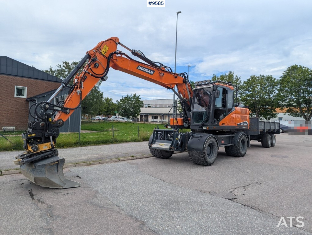 Excavator Doosan DX160W-7 with tipper (SEE VIDEO) - Ekskavator roda: gambar 1 Excavator Doosan DX160W-7 with tipper (SEE VIDEO) - Ekskavator roda: gambar 1