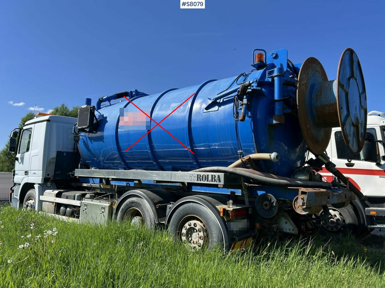 Hook Truck Mercedes Benz 2546 L 6x2 - Hook lift: gambar 2 Hook Truck Mercedes Benz 2546 L 6x2 - Hook lift: gambar 2