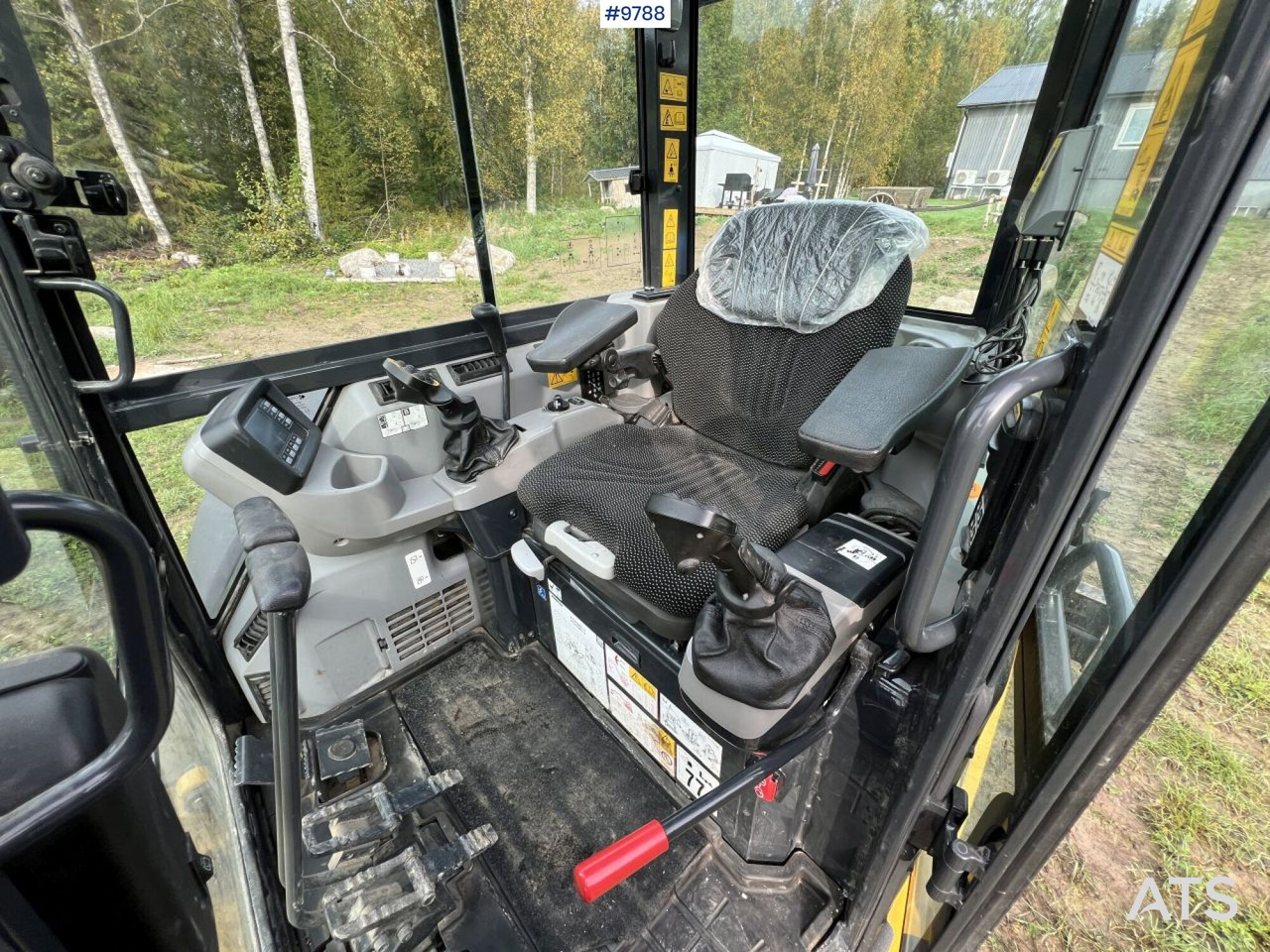 KOMATSU PC55MR-5E0 Excavator with attachments (SEE VIDEO) - Ekskavator mini: gambar 5 KOMATSU PC55MR-5E0 Excavator with attachments (SEE VIDEO) - Ekskavator mini: gambar 5