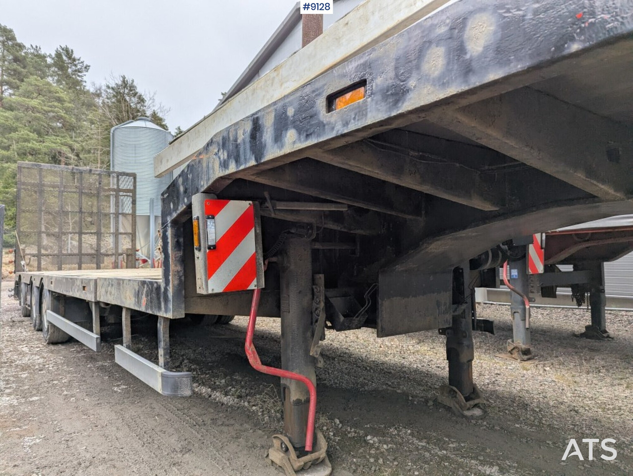 Machine trailer / Trombon trailer with hydraulic ramp - Semi-trailer low bed: gambar 4 Machine trailer / Trombon trailer with hydraulic ramp - Semi-trailer low bed: gambar 4