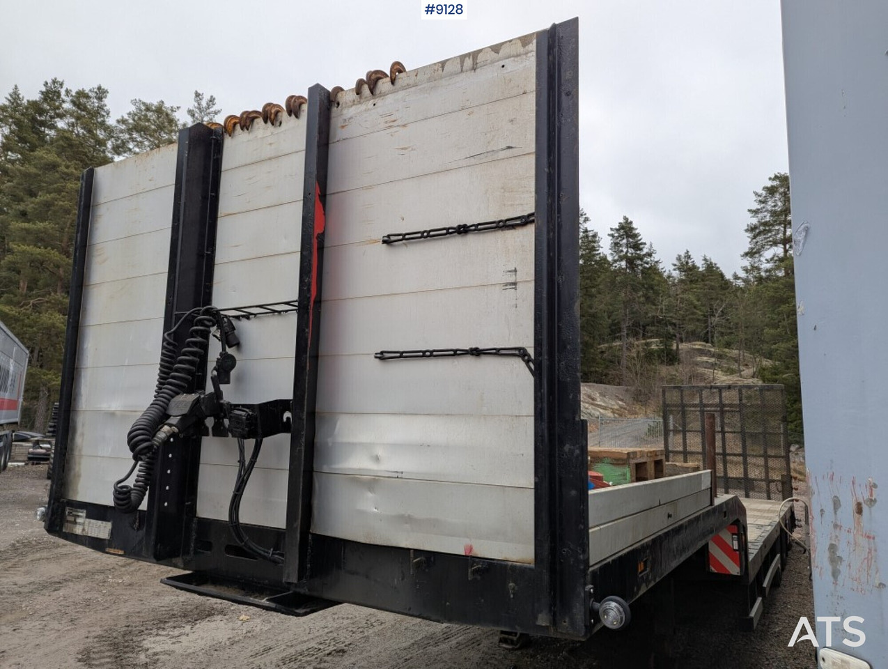 Machine trailer / Trombon trailer with hydraulic ramp - Semi-trailer low bed: gambar 2 Machine trailer / Trombon trailer with hydraulic ramp - Semi-trailer low bed: gambar 2