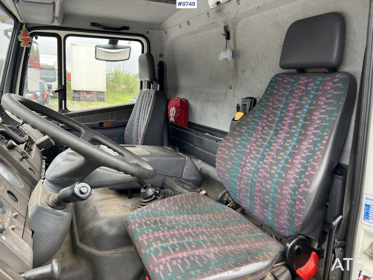 Mercedes Benz 814 Truck with living quarters/workshop section - Truk box: gambar 5 Mercedes Benz 814 Truck with living quarters/workshop section - Truk box: gambar 5
