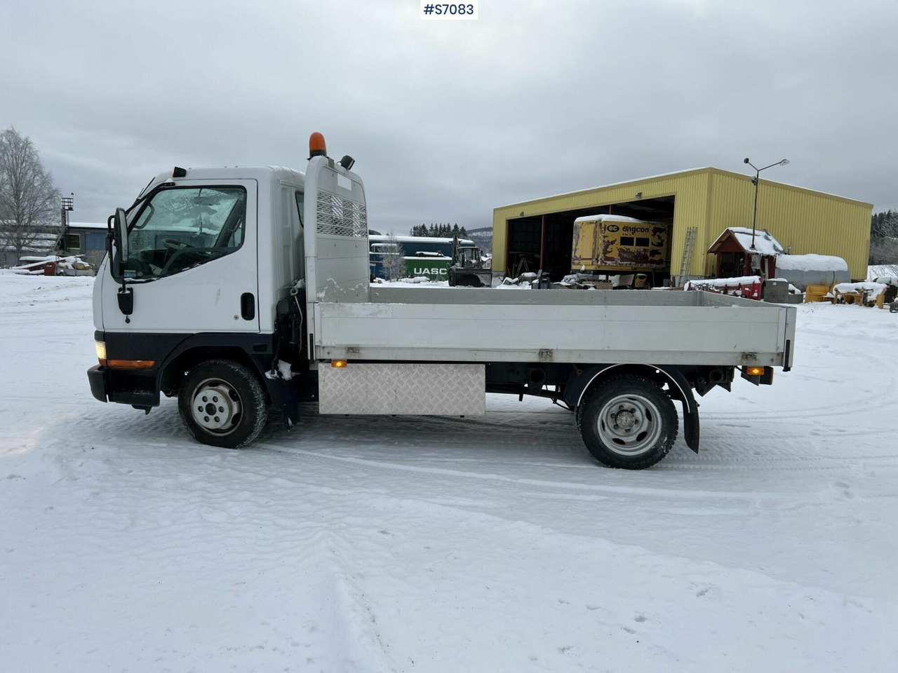 Mitsubishi Canter FB634 Intercooler, tiltable cabin - Truk flatbed: gambar 3 Mitsubishi Canter FB634 Intercooler, tiltable cabin - Truk flatbed: gambar 3