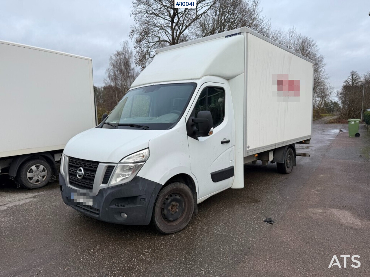 Nissan NV 400 with tail lift - Van box: gambar 1 Nissan NV 400 with tail lift - Van box: gambar 1