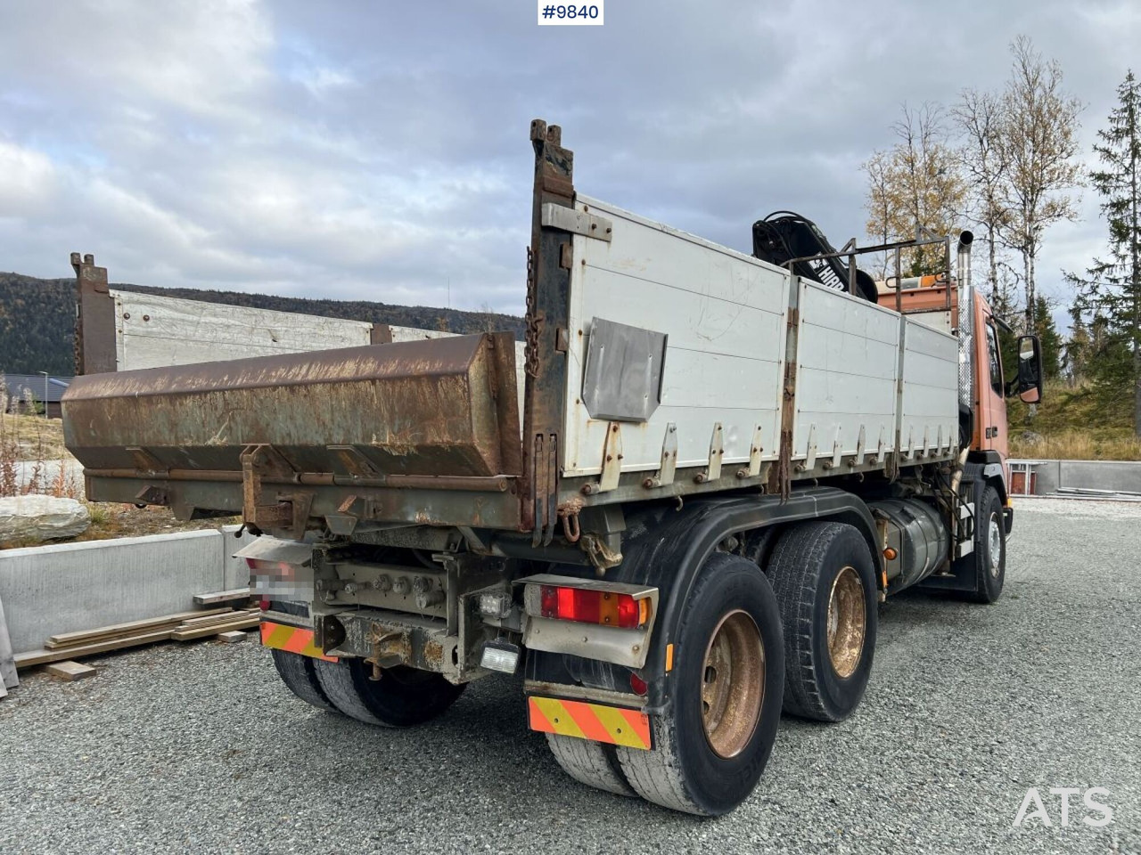 Volvo FM7 crane truck/tipper truck with Hiab 112 (video) - Peralatan lainnya: gambar 5 Volvo FM7 crane truck/tipper truck with Hiab 112 (video) - Peralatan lainnya: gambar 5