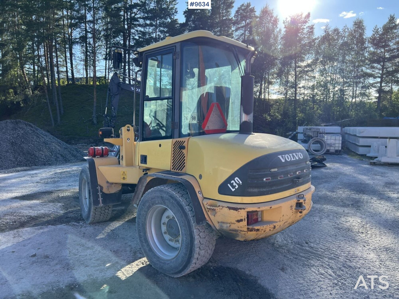 Volvo L30Z Wheel loader with multiple attachments - Peralatan lainnya: gambar 4 Volvo L30Z Wheel loader with multiple attachments - Peralatan lainnya: gambar 4