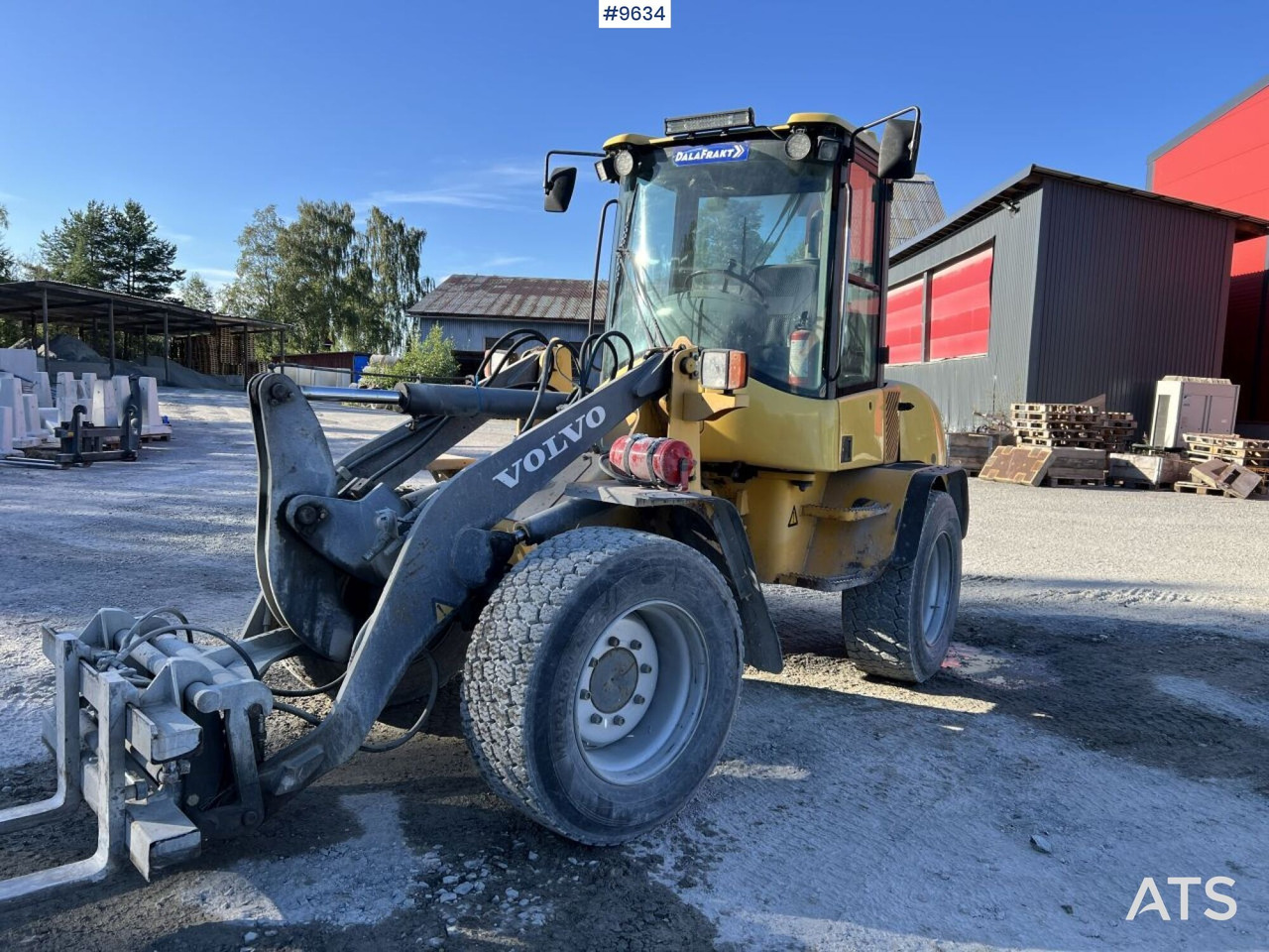 Volvo L30Z Wheel loader with multiple attachments - Peralatan lainnya: gambar 1 Volvo L30Z Wheel loader with multiple attachments - Peralatan lainnya: gambar 1