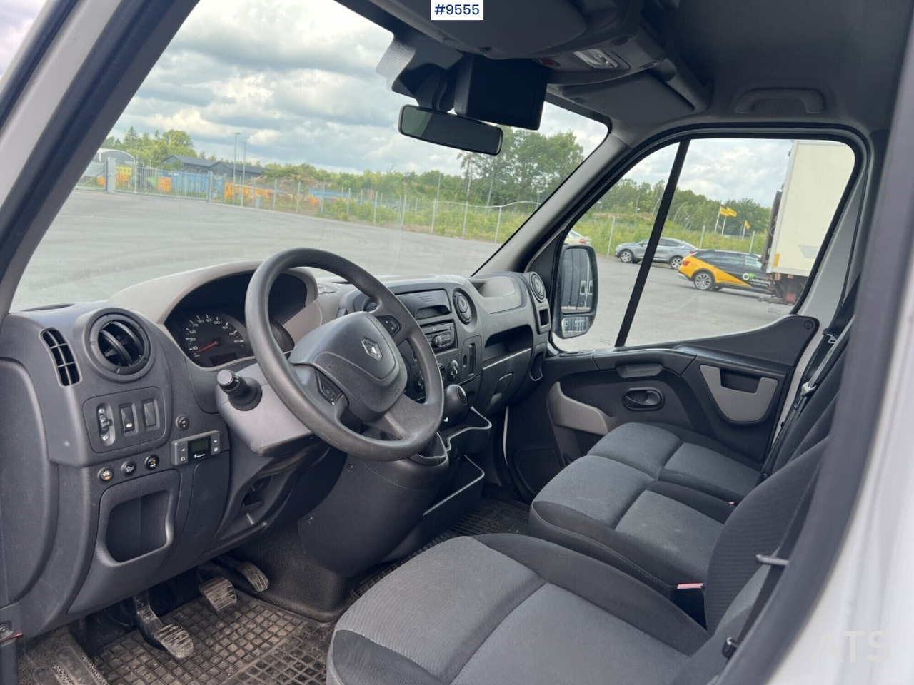 Renault Master with tail lift - Van box: gambar 5 Renault Master with tail lift - Van box: gambar 5
