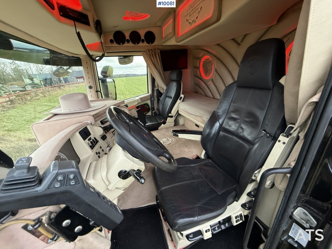 Truk tangki Scania G450 Hooklift Truck with tank body and tank trailer: gambar 8 Truk tangki Scania G450 Hooklift Truck with tank body and tank trailer: gambar 8