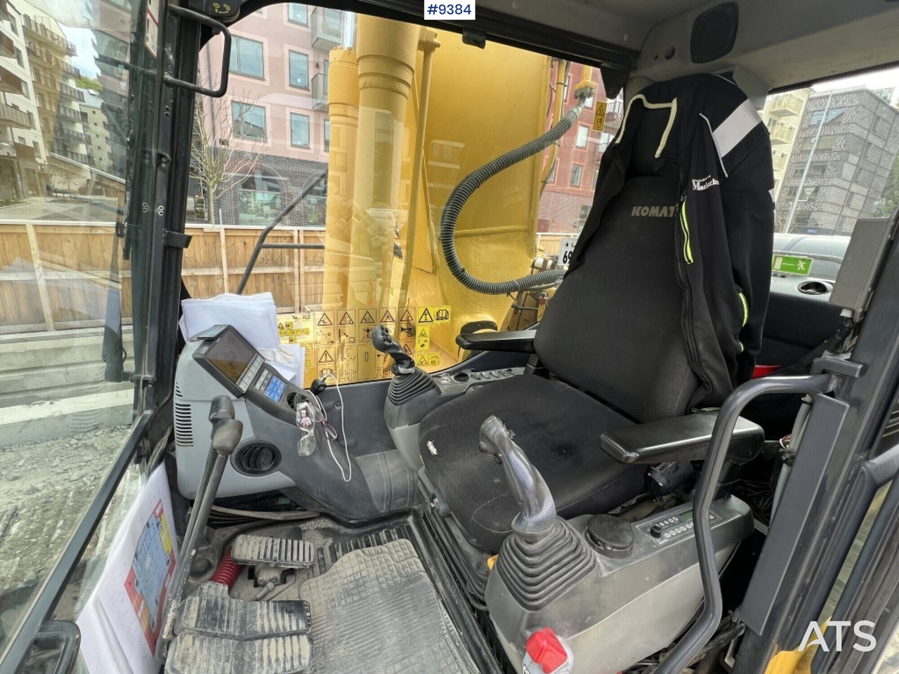 Tracked excavator Komatsu PC210LC (VIDEO) - Ekskavator perayap: gambar 5 Tracked excavator Komatsu PC210LC (VIDEO) - Ekskavator perayap: gambar 5