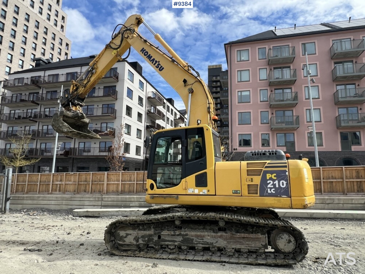 Tracked excavator Komatsu PC210LC (VIDEO) - Ekskavator perayap: gambar 3 Tracked excavator Komatsu PC210LC (VIDEO) - Ekskavator perayap: gambar 3