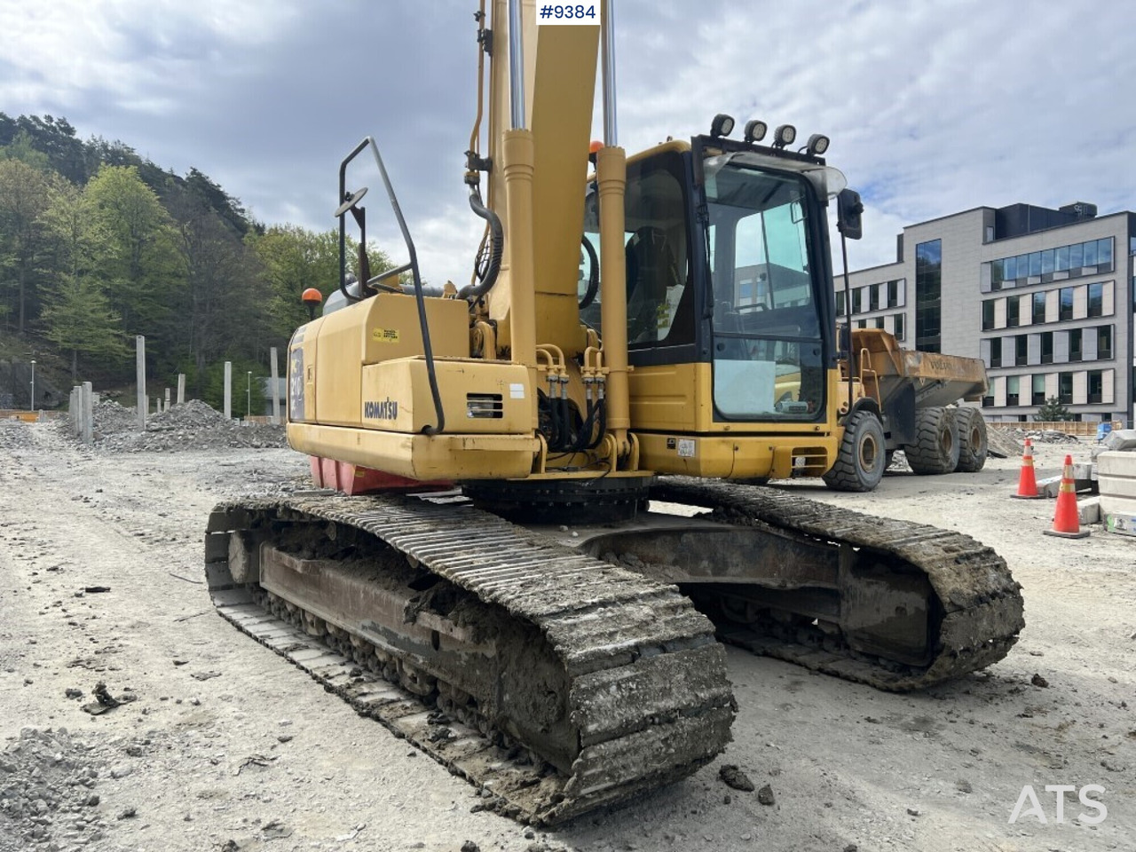 Tracked excavator Komatsu PC210LC (VIDEO) - Ekskavator perayap: gambar 2 Tracked excavator Komatsu PC210LC (VIDEO) - Ekskavator perayap: gambar 2