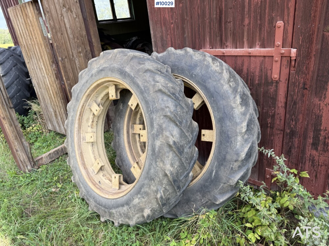 Traktordäck med ringar Goodyear 13.6-38 (4,500:- ex moms) - Roda untuk Traktor: gambar 1 Traktordäck med ringar Goodyear 13.6-38 (4,500:- ex moms) - Roda untuk Traktor: gambar 1