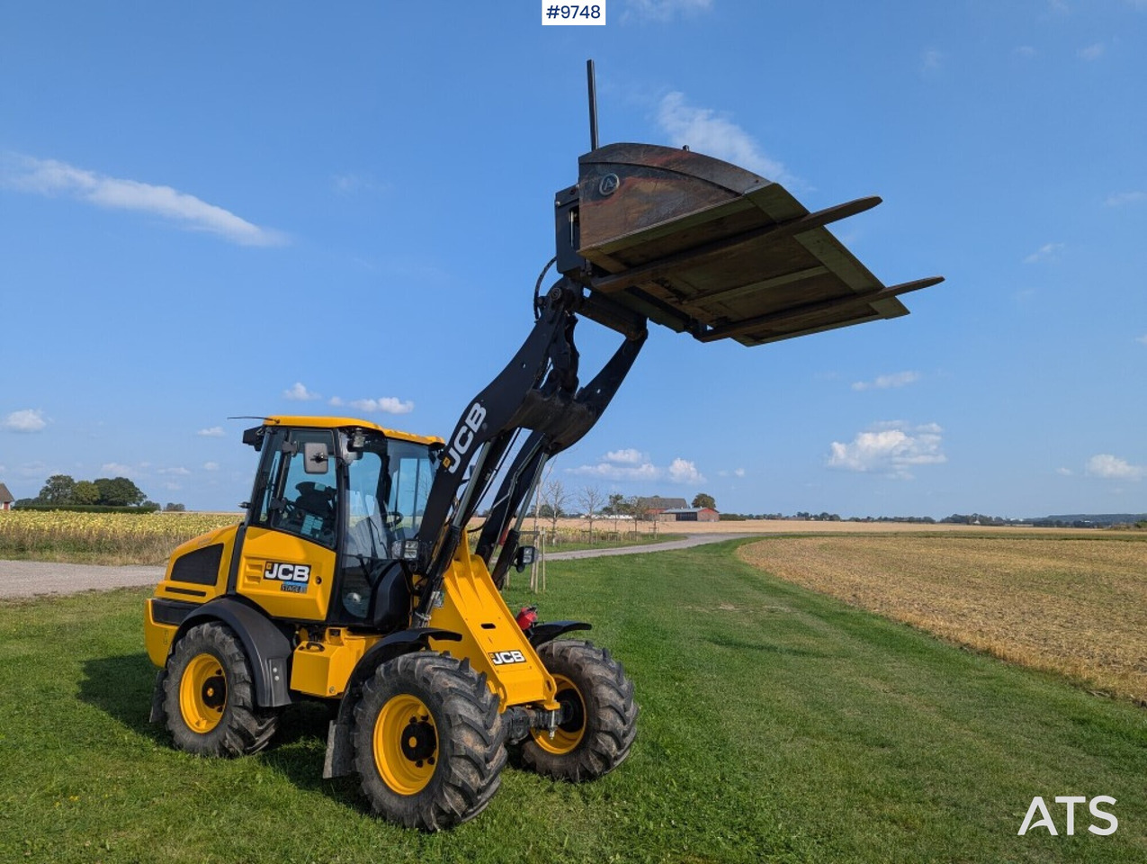 Wheel loader JCB 409 Stage V Nordic Edition 40km/h with attachments - Wheel loader: gambar 2 Wheel loader JCB 409 Stage V Nordic Edition 40km/h with attachments - Wheel loader: gambar 2