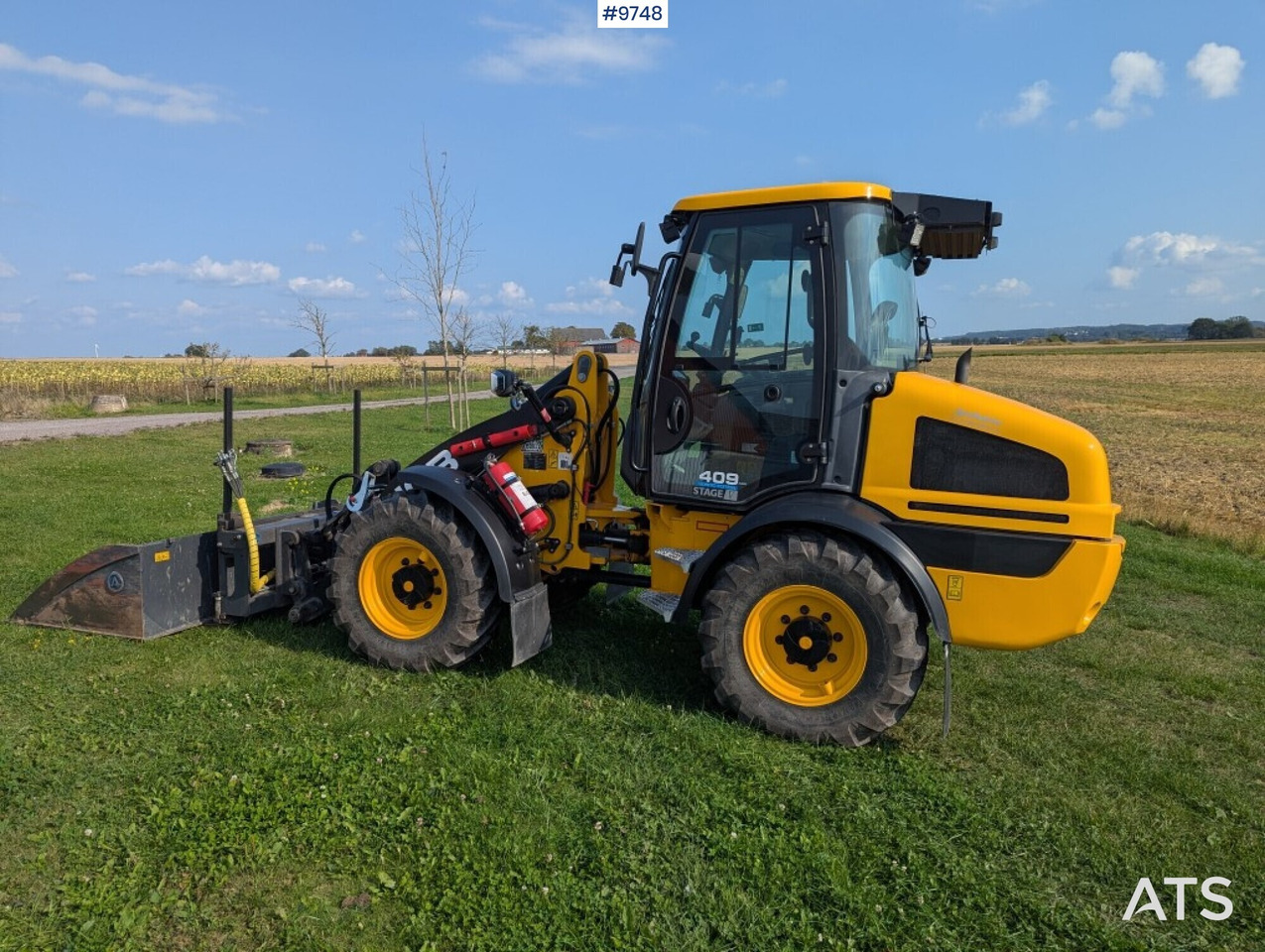 Wheel loader JCB 409 Stage V Nordic Edition 40km/h with attachments - Wheel loader: gambar 4 Wheel loader JCB 409 Stage V Nordic Edition 40km/h with attachments - Wheel loader: gambar 4