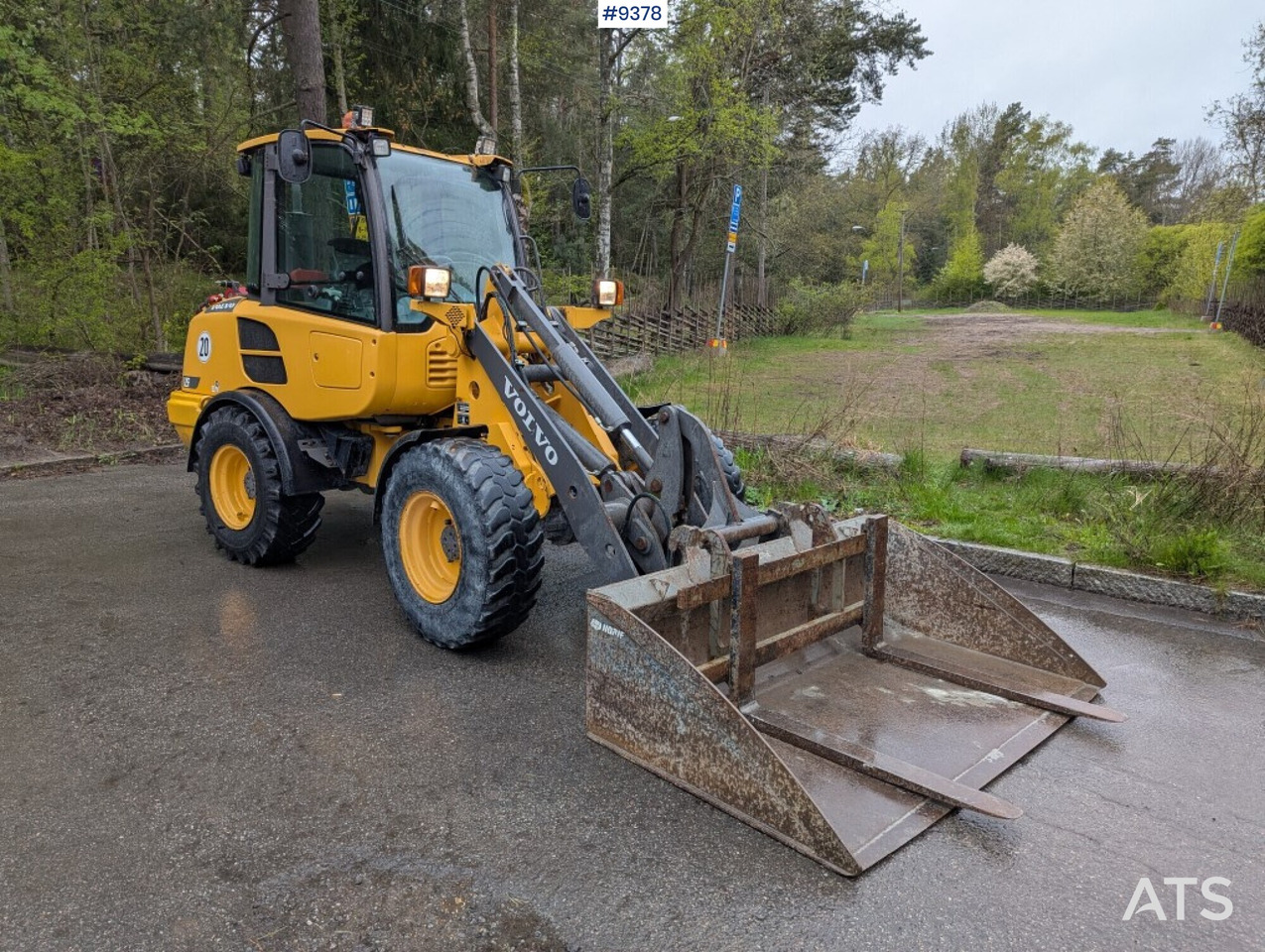 Wheel loader Volvo L25F with attachments (SEE VIDEO) - Wheel loader: gambar 1 Wheel loader Volvo L25F with attachments (SEE VIDEO) - Wheel loader: gambar 1