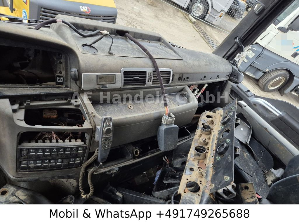 Tractor head MAN TGX 18.440 XLX BL *Retarder/ADR/ACC/LDW MAN TGX 18.440 XLX BL *Retarder/ADR/ACC/LDW: gambar 30 Tractor head MAN TGX 18.440 XLX BL *Retarder/ADR/ACC/LDW MAN TGX 18.440 XLX BL *Retarder/ADR/ACC/LDW: gambar 30