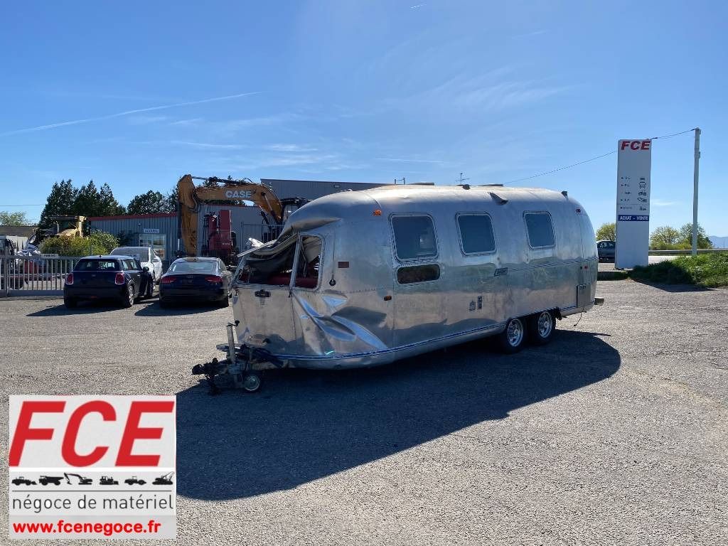 AIRSTREAM CARAVANE AIRSTREAM LAND-YACHT - Karavan: gambar 1 AIRSTREAM CARAVANE AIRSTREAM LAND-YACHT - Karavan: gambar 1
