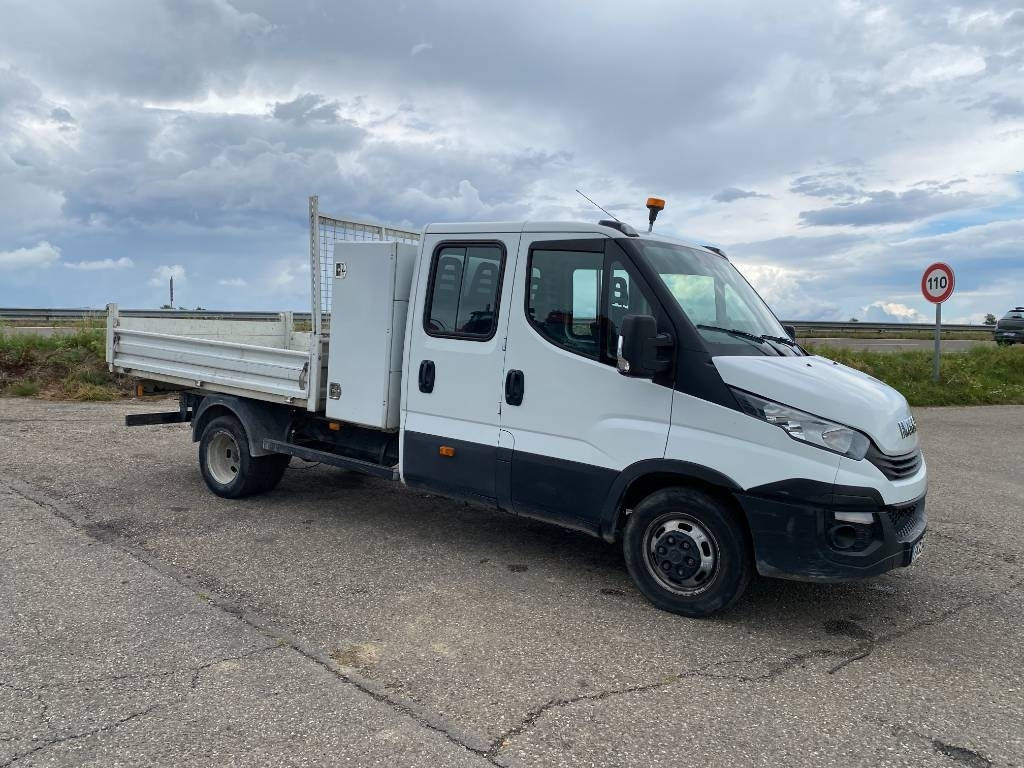 Iveco DAILY 35-140 C14 2.3D/140 / JPM VULCAIN endommagé - Van jungkit, Van kombi: gambar 4 Iveco DAILY 35-140 C14 2.3D/140 / JPM VULCAIN endommagé - Van jungkit, Van kombi: gambar 4