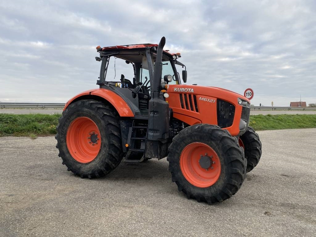 Kubota M6121 Carte Grise Française endommagé  - Traktor: gambar 3 Kubota M6121 Carte Grise Française endommagé  - Traktor: gambar 3