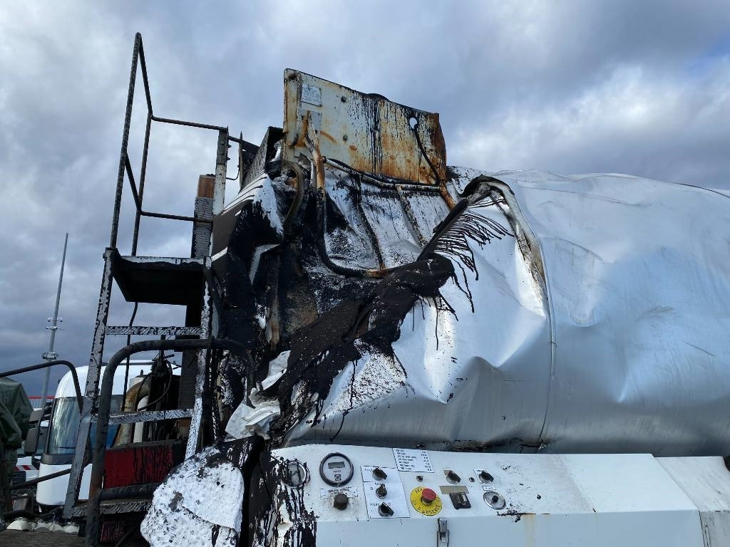 Truk tangki Mercedes-Benz ACTROS Mp2 2536/6x2 BVM -ACMAR CRAON Z12341: gambar 42 Truk tangki Mercedes-Benz ACTROS Mp2 2536/6x2 BVM -ACMAR CRAON Z12341: gambar 42