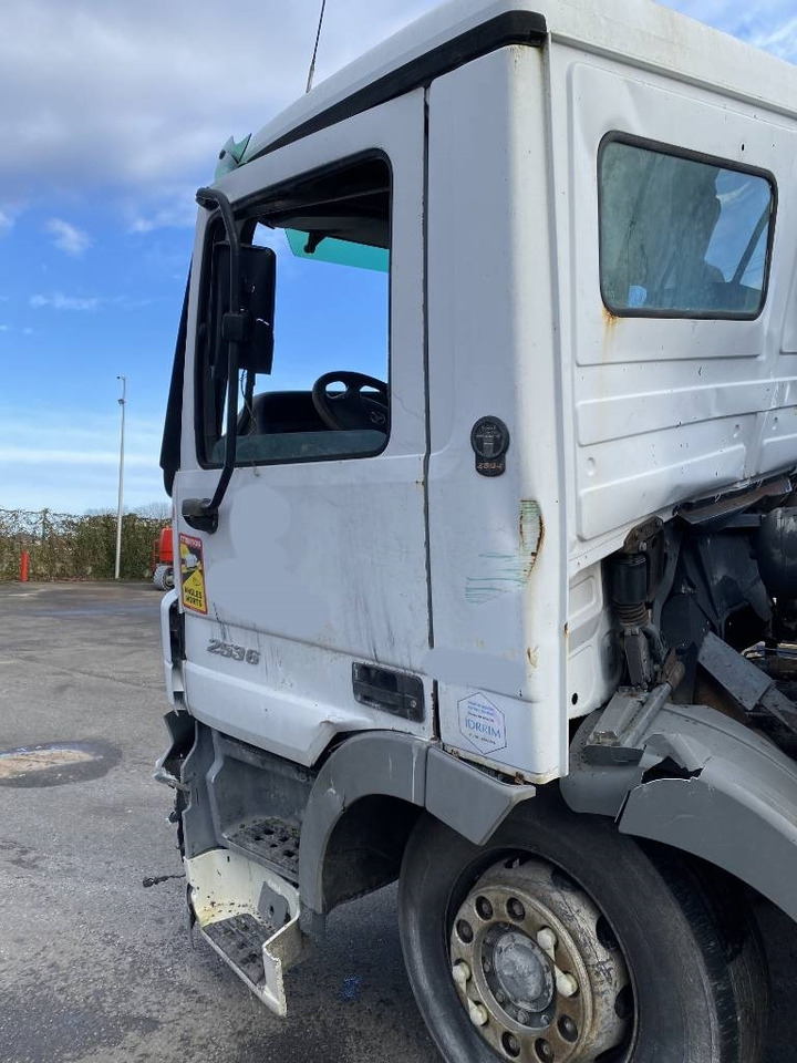 Truk tangki Mercedes-Benz ACTROS Mp2 2536/6x2 BVM -ACMAR CRAON Z12341: gambar 11 Truk tangki Mercedes-Benz ACTROS Mp2 2536/6x2 BVM -ACMAR CRAON Z12341: gambar 11