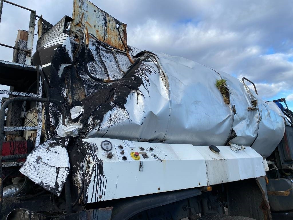 Truk tangki Mercedes-Benz ACTROS Mp2 2536/6x2 BVM -ACMAR CRAON Z12341: gambar 39 Truk tangki Mercedes-Benz ACTROS Mp2 2536/6x2 BVM -ACMAR CRAON Z12341: gambar 39