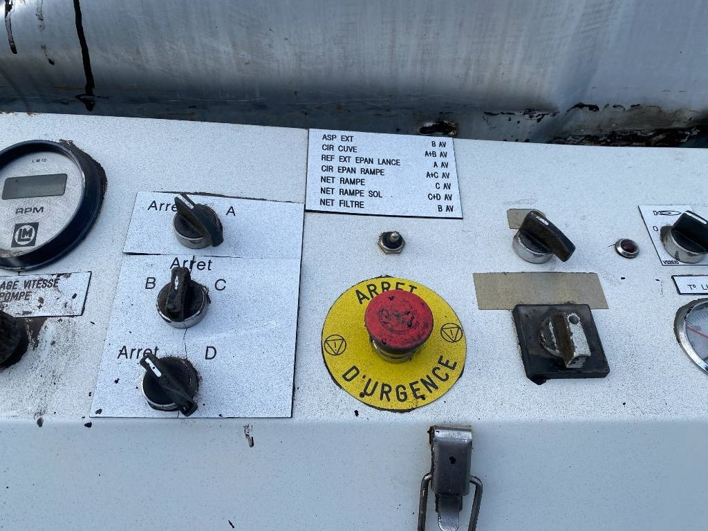 Truk tangki Mercedes-Benz ACTROS Mp2 2536/6x2 BVM -ACMAR CRAON Z12341: gambar 41 Truk tangki Mercedes-Benz ACTROS Mp2 2536/6x2 BVM -ACMAR CRAON Z12341: gambar 41