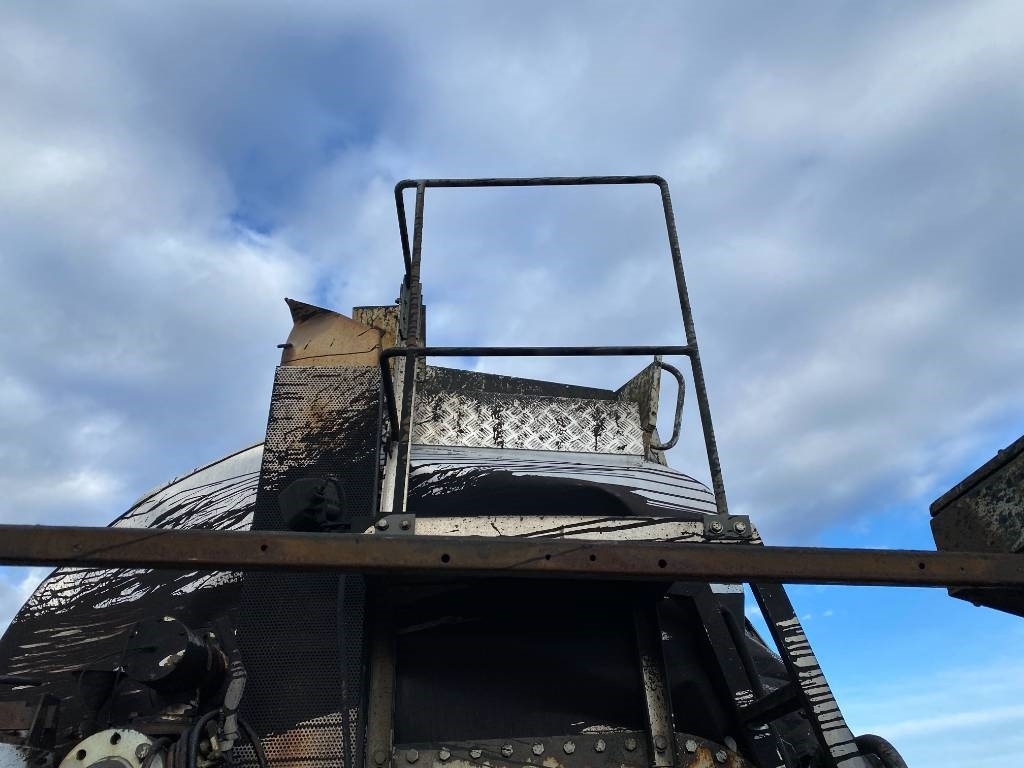 Truk tangki Mercedes-Benz ACTROS Mp2 2536/6x2 BVM -ACMAR CRAON Z12341: gambar 28 Truk tangki Mercedes-Benz ACTROS Mp2 2536/6x2 BVM -ACMAR CRAON Z12341: gambar 28