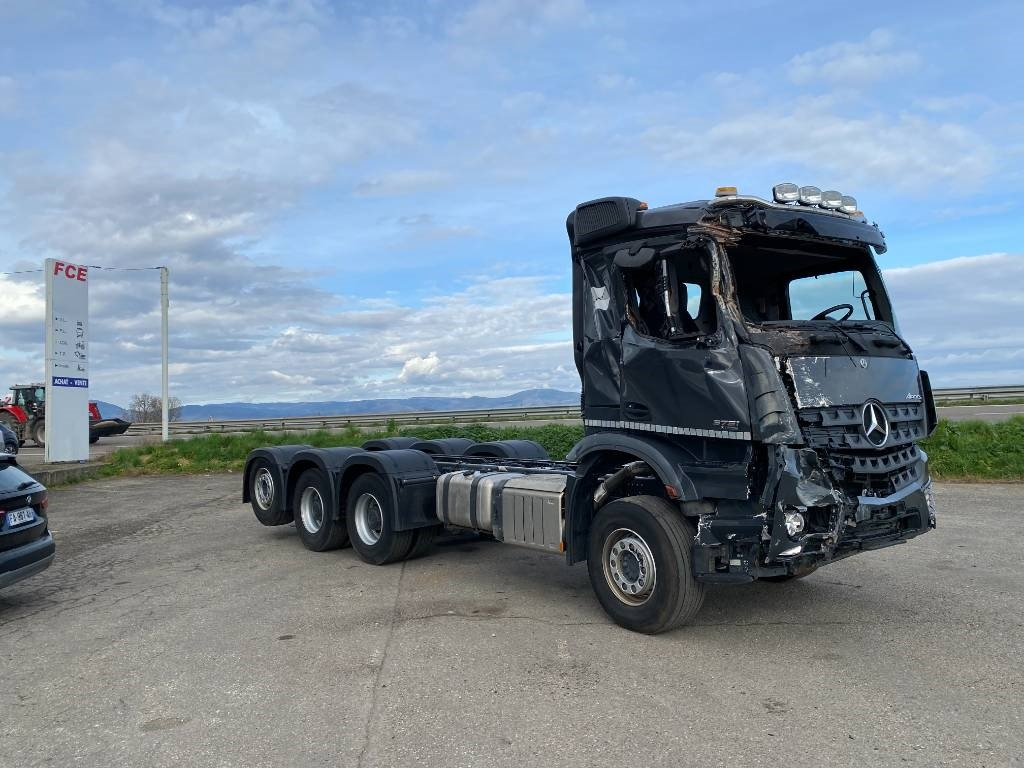 Mercedes-Benz AROCS 3751 8x4 / 1er Main endommagé - Truk sasis: gambar 3 Mercedes-Benz AROCS 3751 8x4 / 1er Main endommagé - Truk sasis: gambar 3