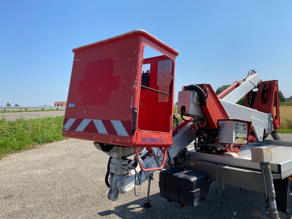 Platform udara yang dipasang di truk Multitel Nacelle Multitel MX 200 A réviser: gambar 23