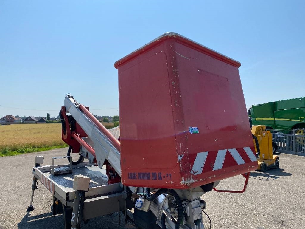 Platform udara yang dipasang di truk Multitel Nacelle Multitel MX 200 A réviser: gambar 21