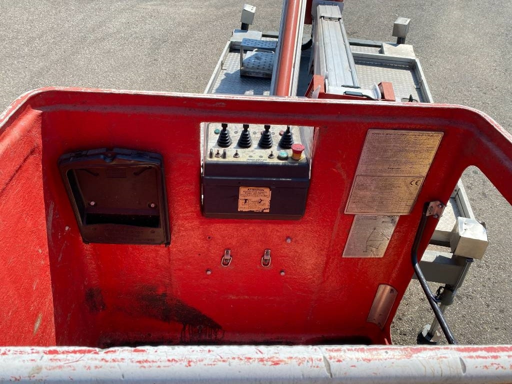 Platform udara yang dipasang di truk Multitel Nacelle Multitel MX 200 A réviser: gambar 36