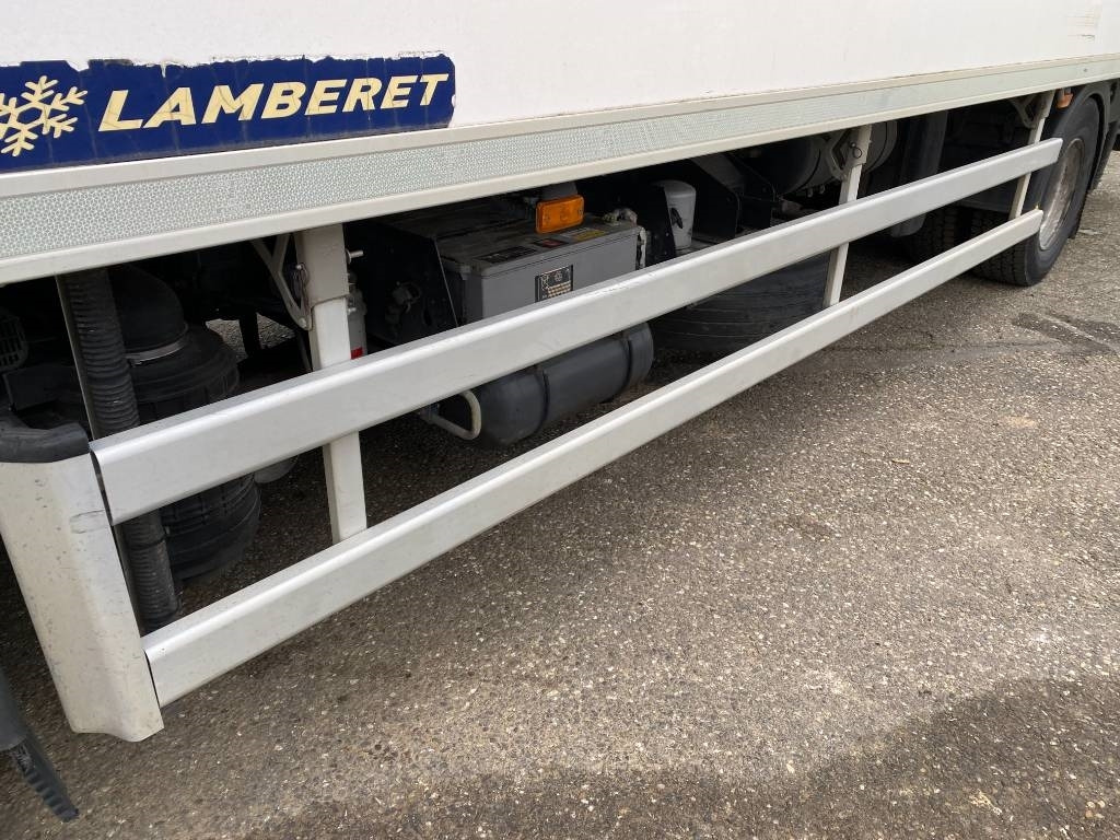 Truk berpendingin Renault D240 /LAMBERET/CARRIER 1150 *A REPARER*: gambar 28 Truk berpendingin Renault D240 /LAMBERET/CARRIER 1150 *A REPARER*: gambar 28